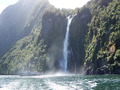 Another tour going in to the waterfall