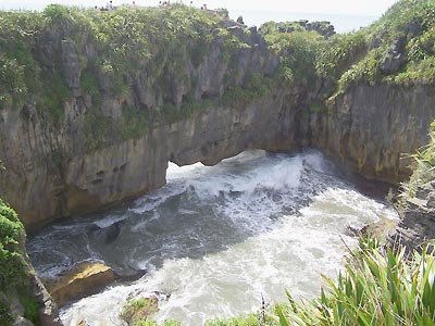 Blow hole at the Punakaki Rocks